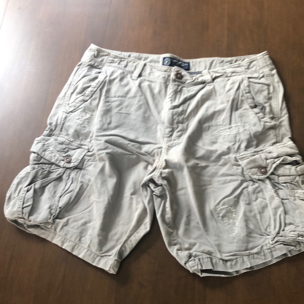 American Eagle Men’s 38 Light Grey Cargo Shorts